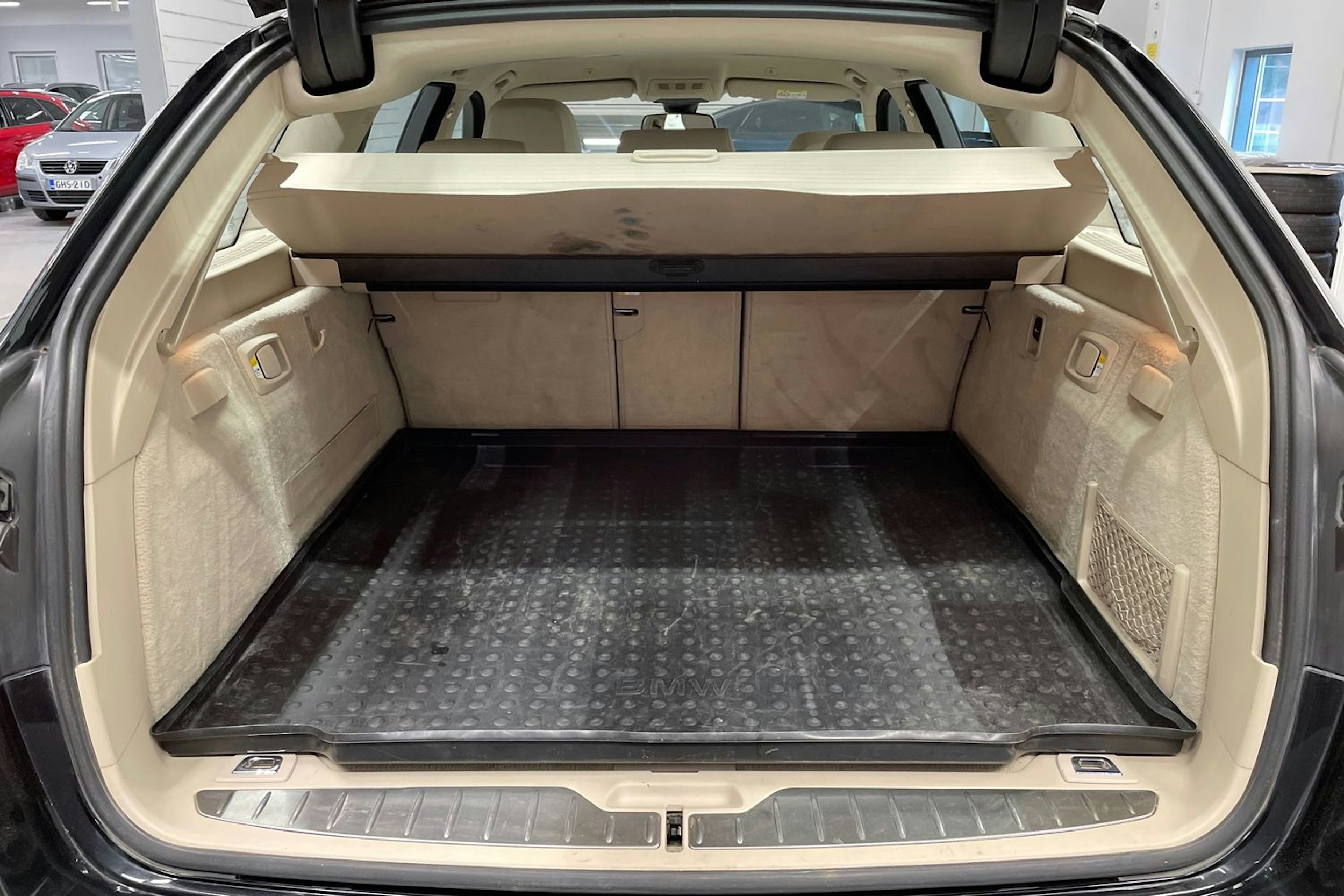 musta BMW 520 2014 kuva 15.