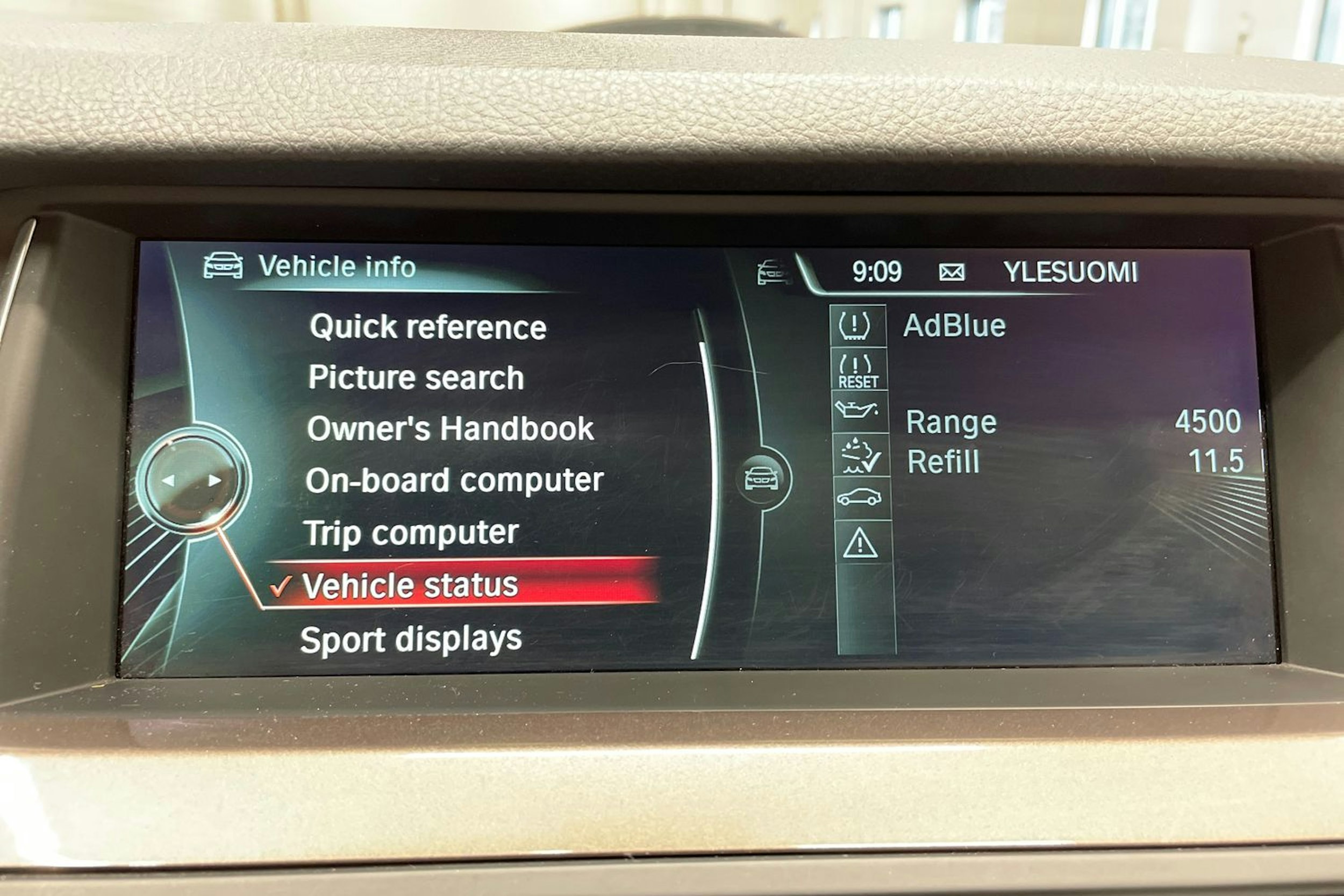 musta BMW 520 2014 kuva 17.
