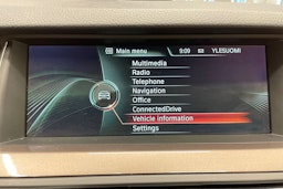 musta BMW 520 2014 kuva 18.