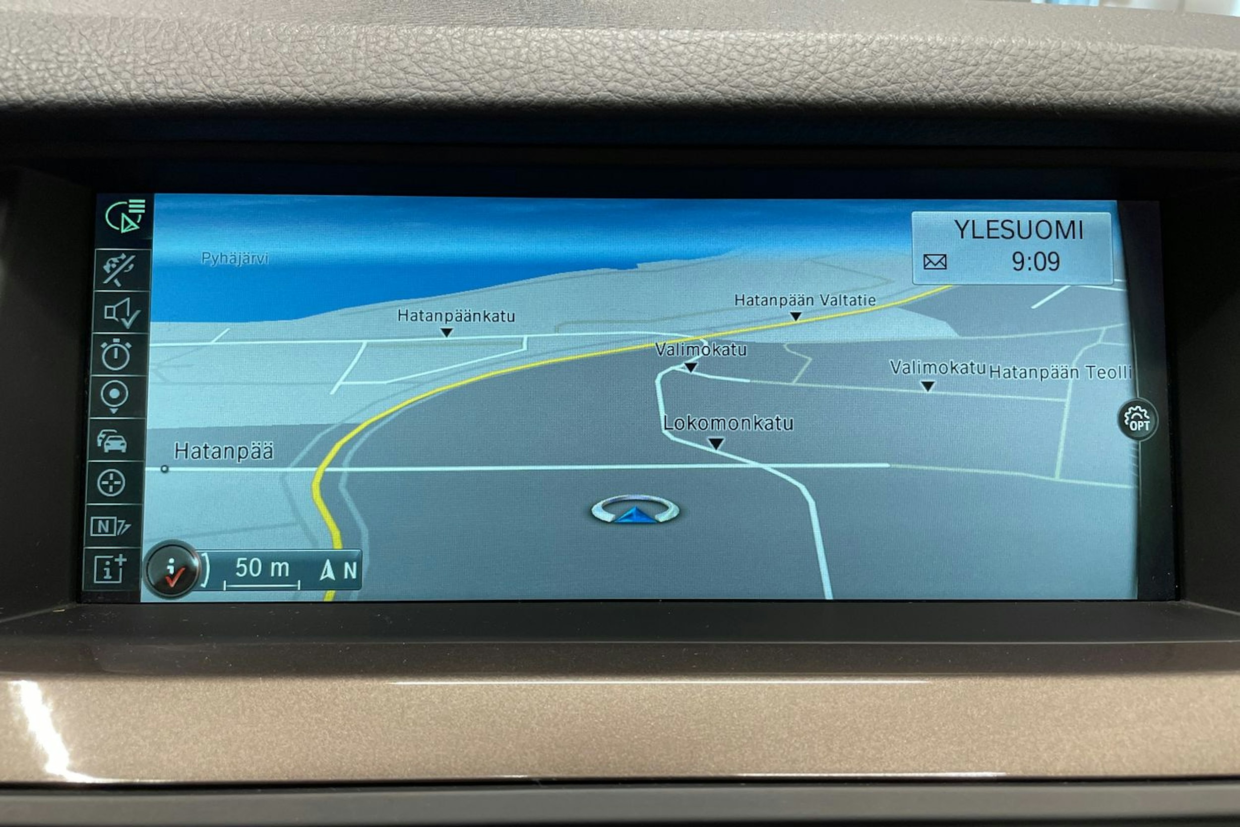 musta BMW 520 2014 kuva 19.