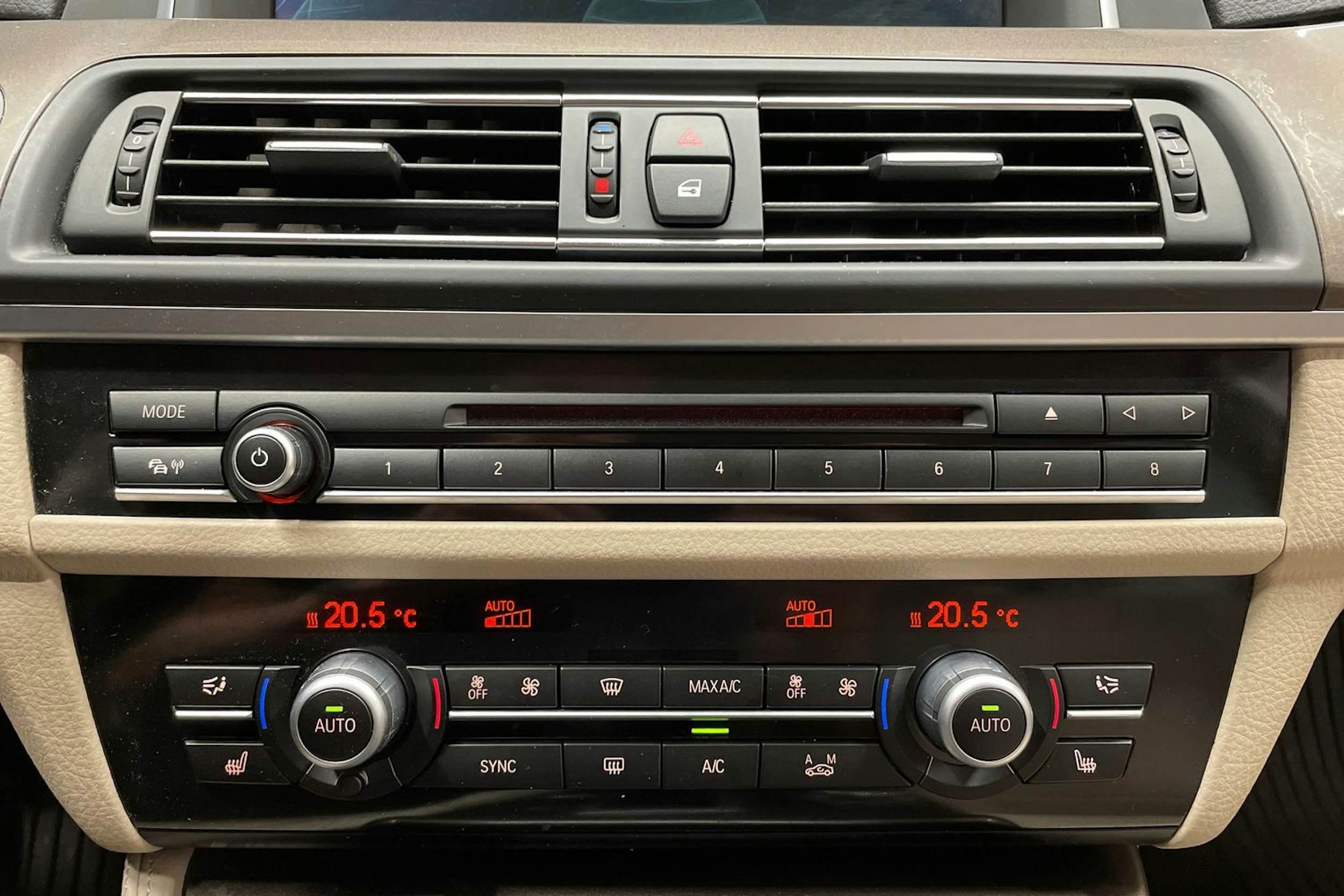 musta BMW 520 2014 kuva 21.