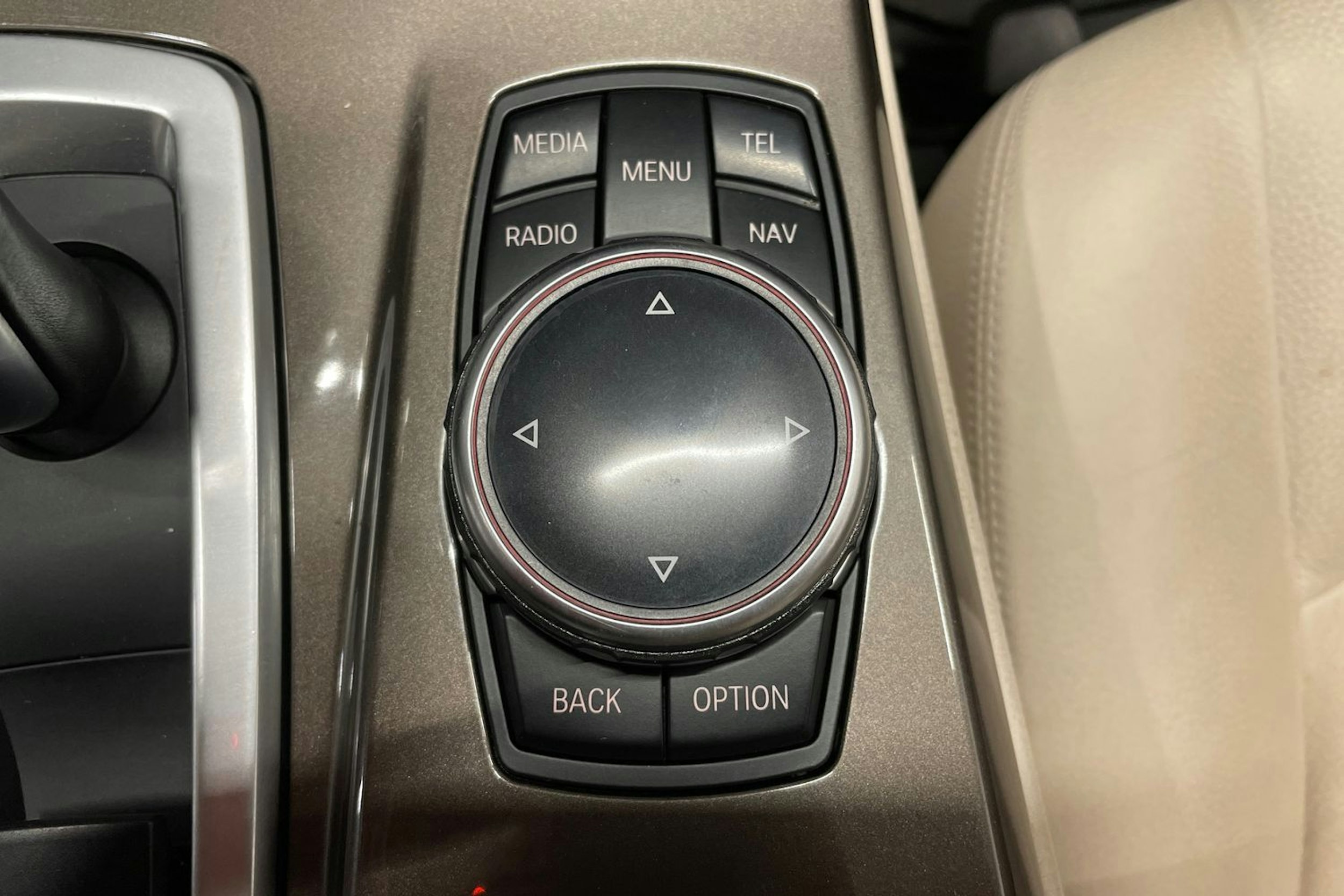 musta BMW 520 2014 kuva 24.