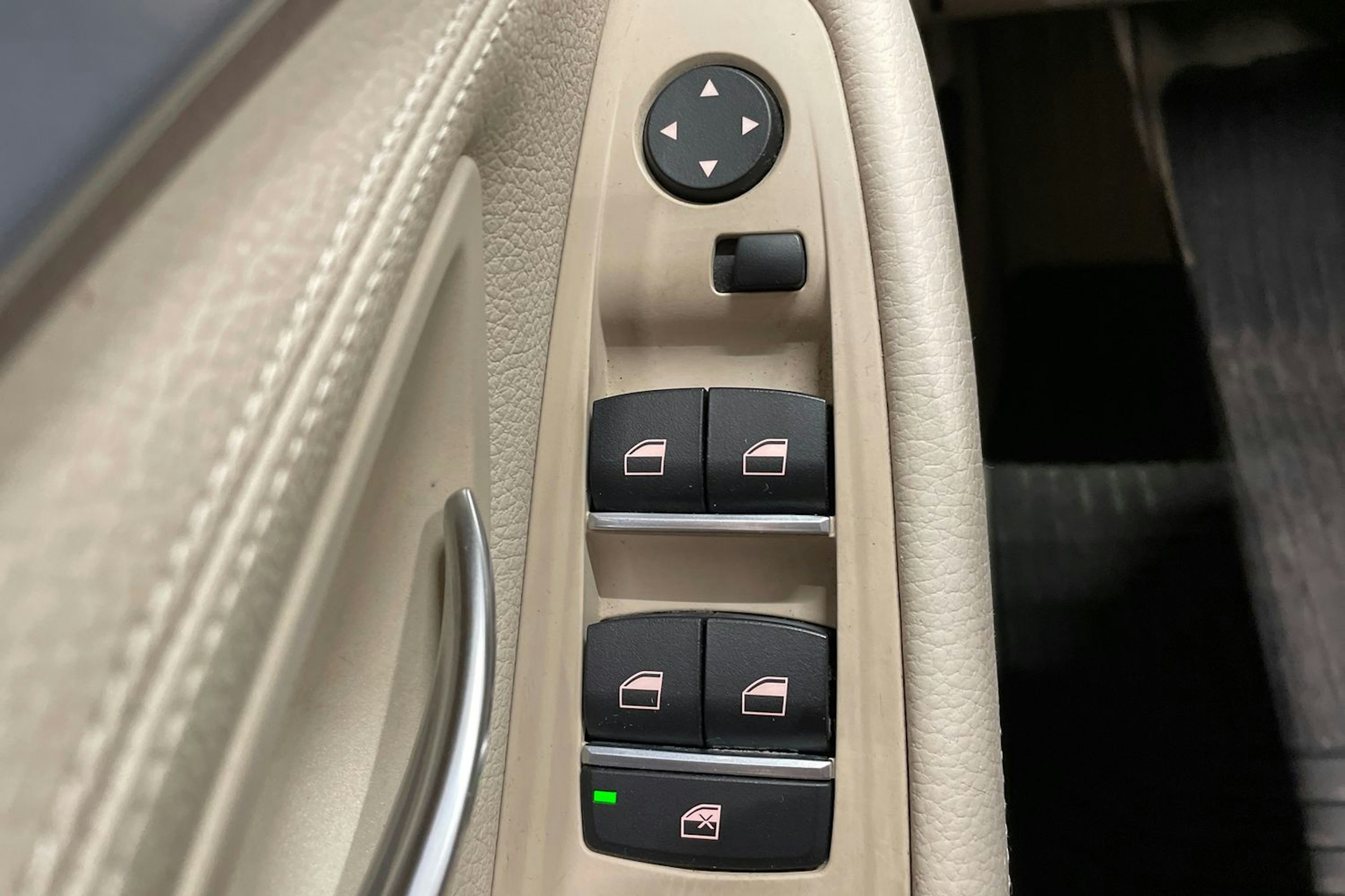 musta BMW 520 2014 kuva 26.