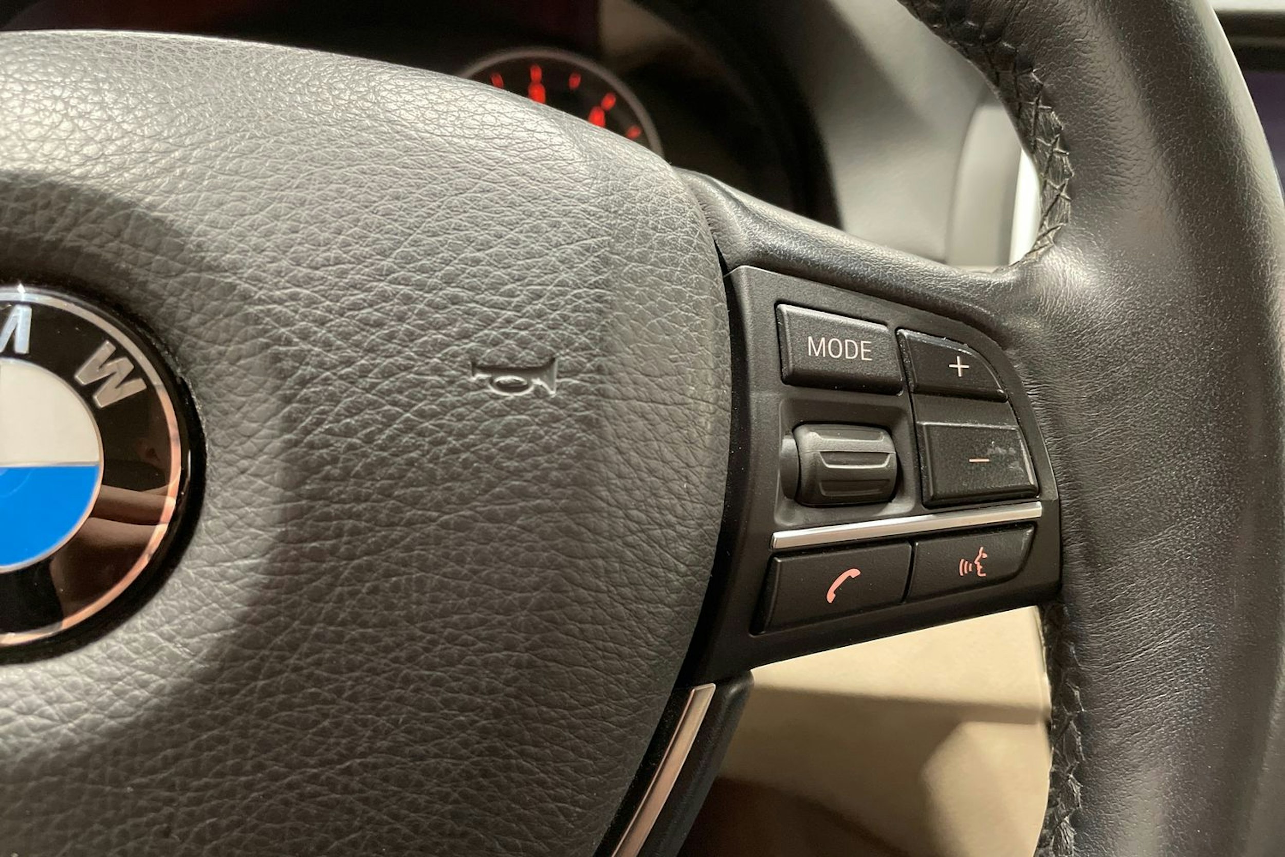 musta BMW 520 2014 kuva 28.
