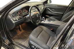 musta BMW 520 2014 kuva 3.