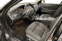 musta BMW 520 2014 kuva 7.