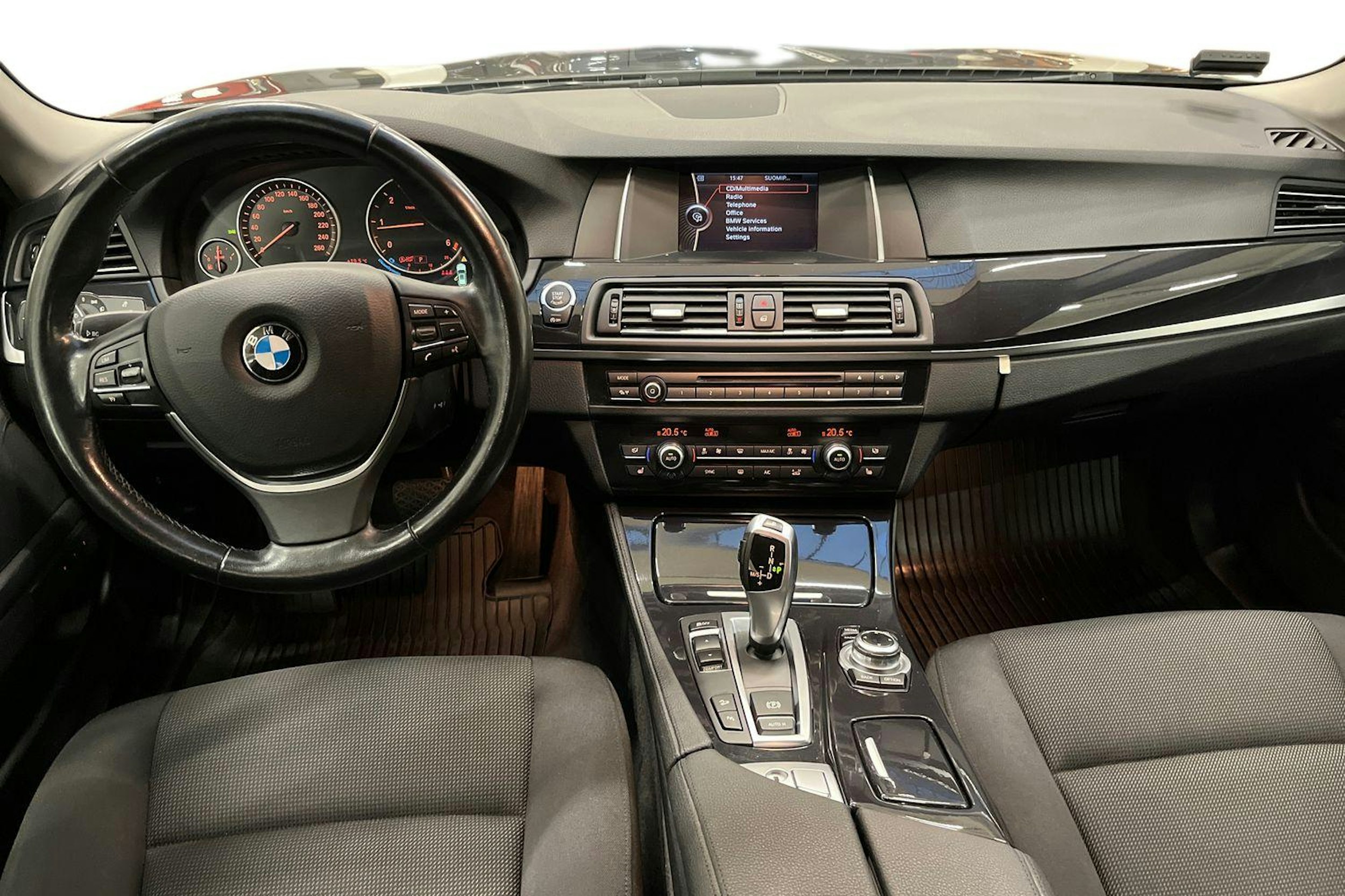 musta BMW 520 2014 kuva 9.