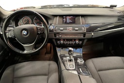 musta BMW 520 2014 kuva 9.