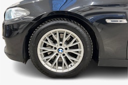 musta BMW 520 2014 kuva 11.