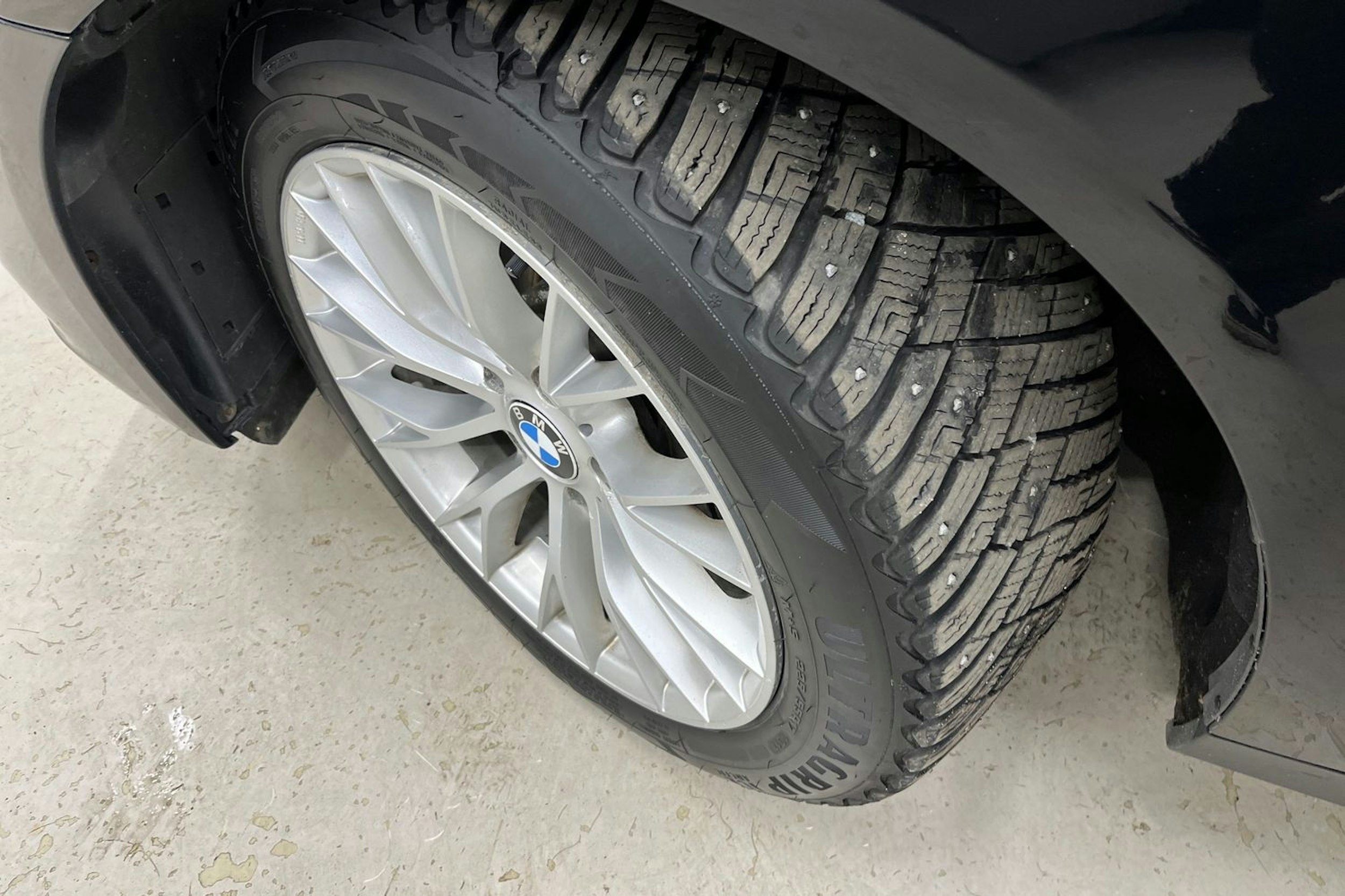 musta BMW 520 2014 kuva 13.