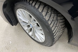 musta BMW 520 2014 kuva 13.