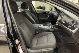 musta BMW 520 2014 kuva 15.