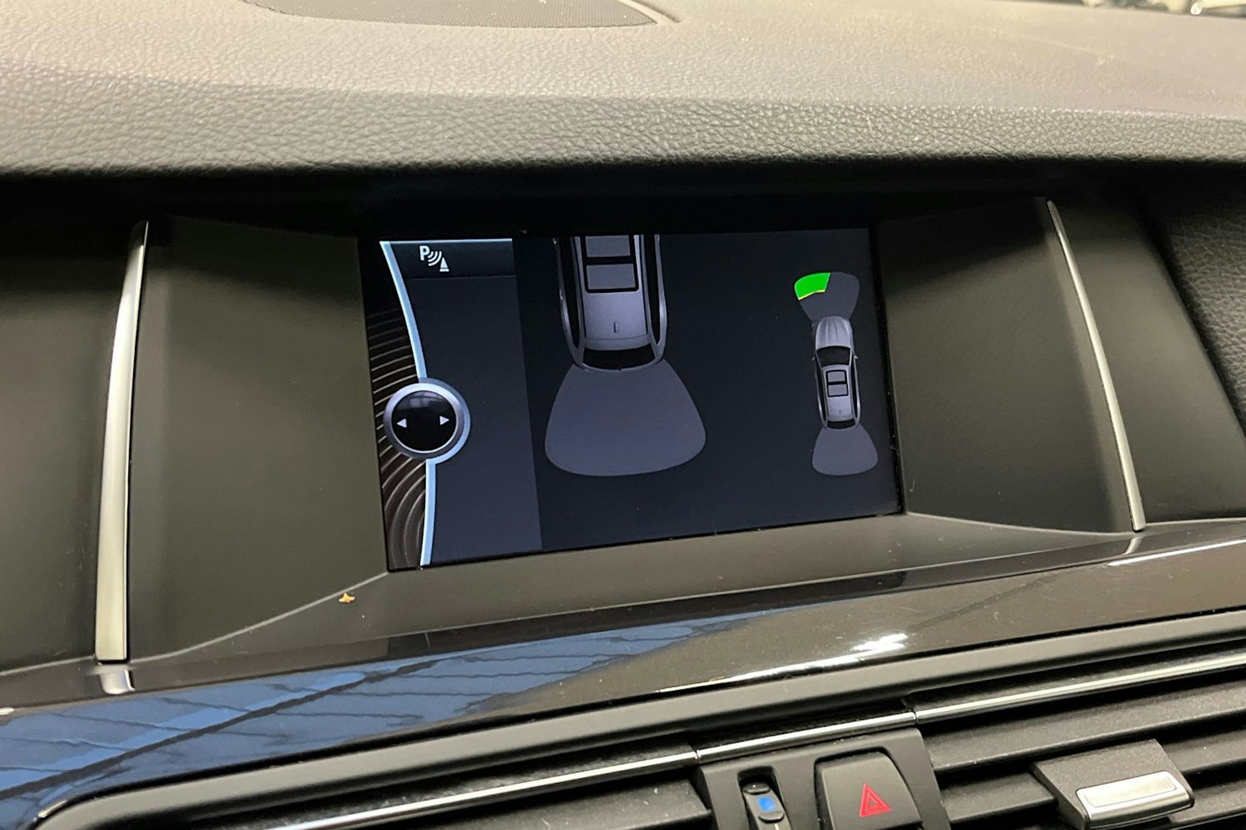 musta BMW 520 2014 kuva 16.