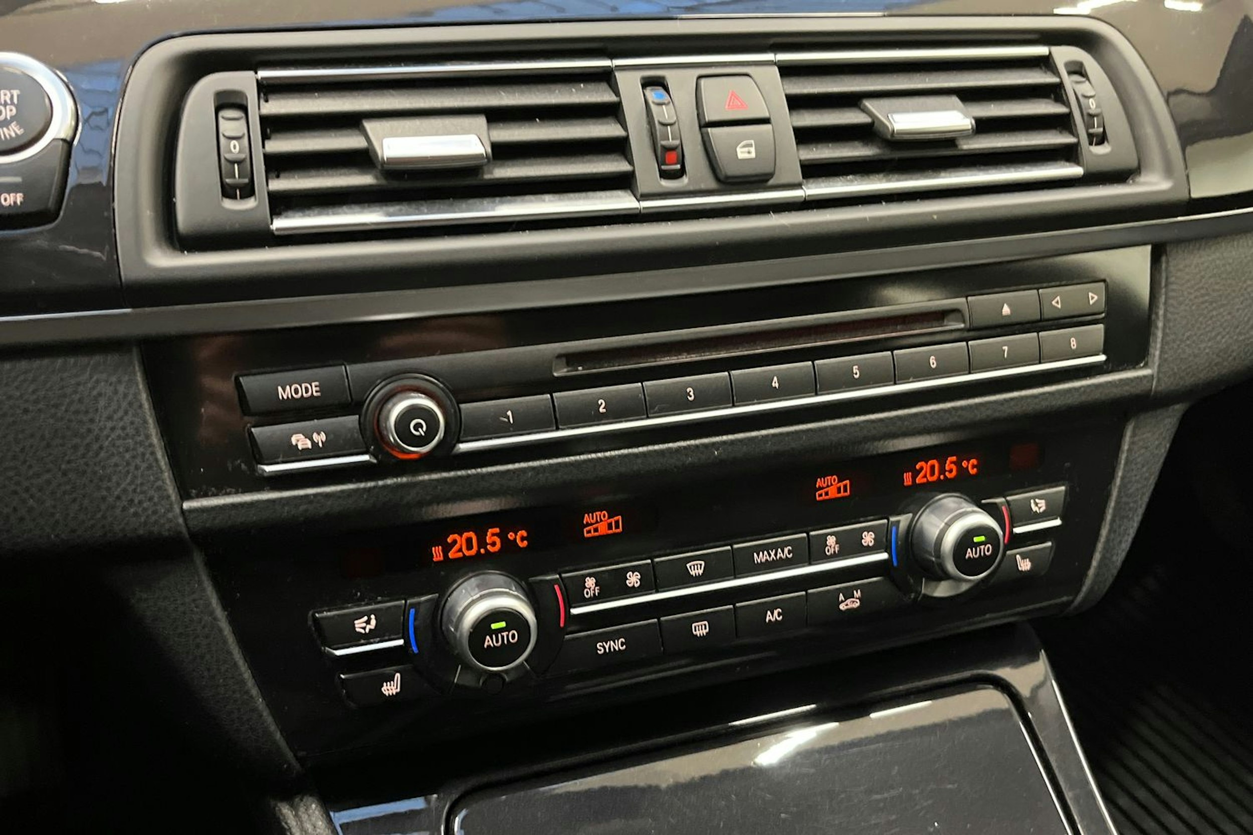 musta BMW 520 2014 kuva 17.