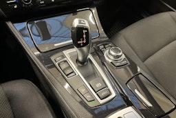 musta BMW 520 2014 kuva 18.