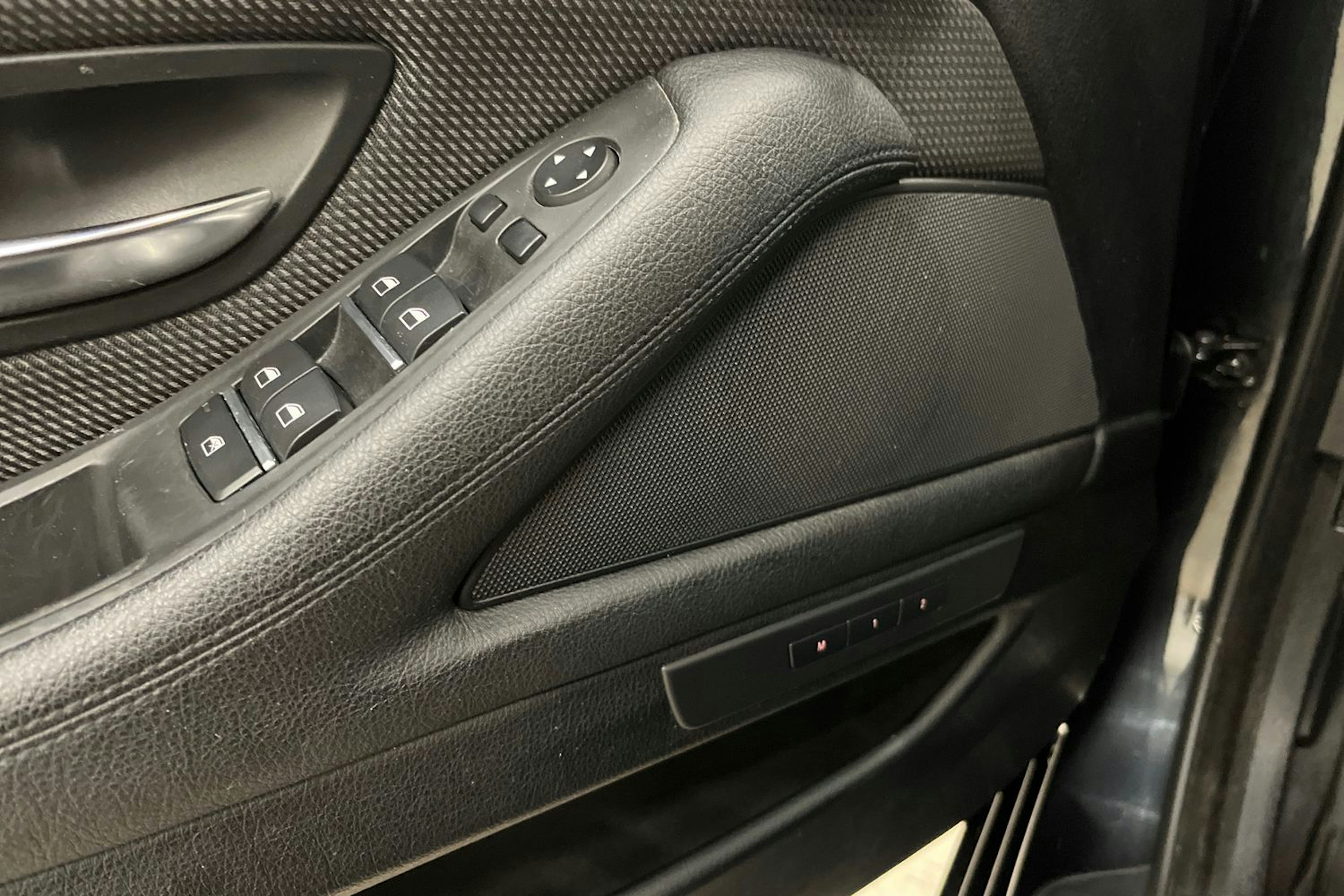 musta BMW 520 2014 kuva 21.