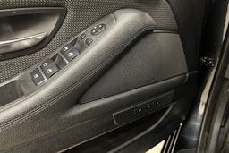 musta BMW 520 2014 kuva 21.