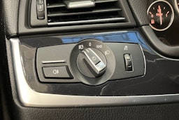 musta BMW 520 2014 kuva 22.