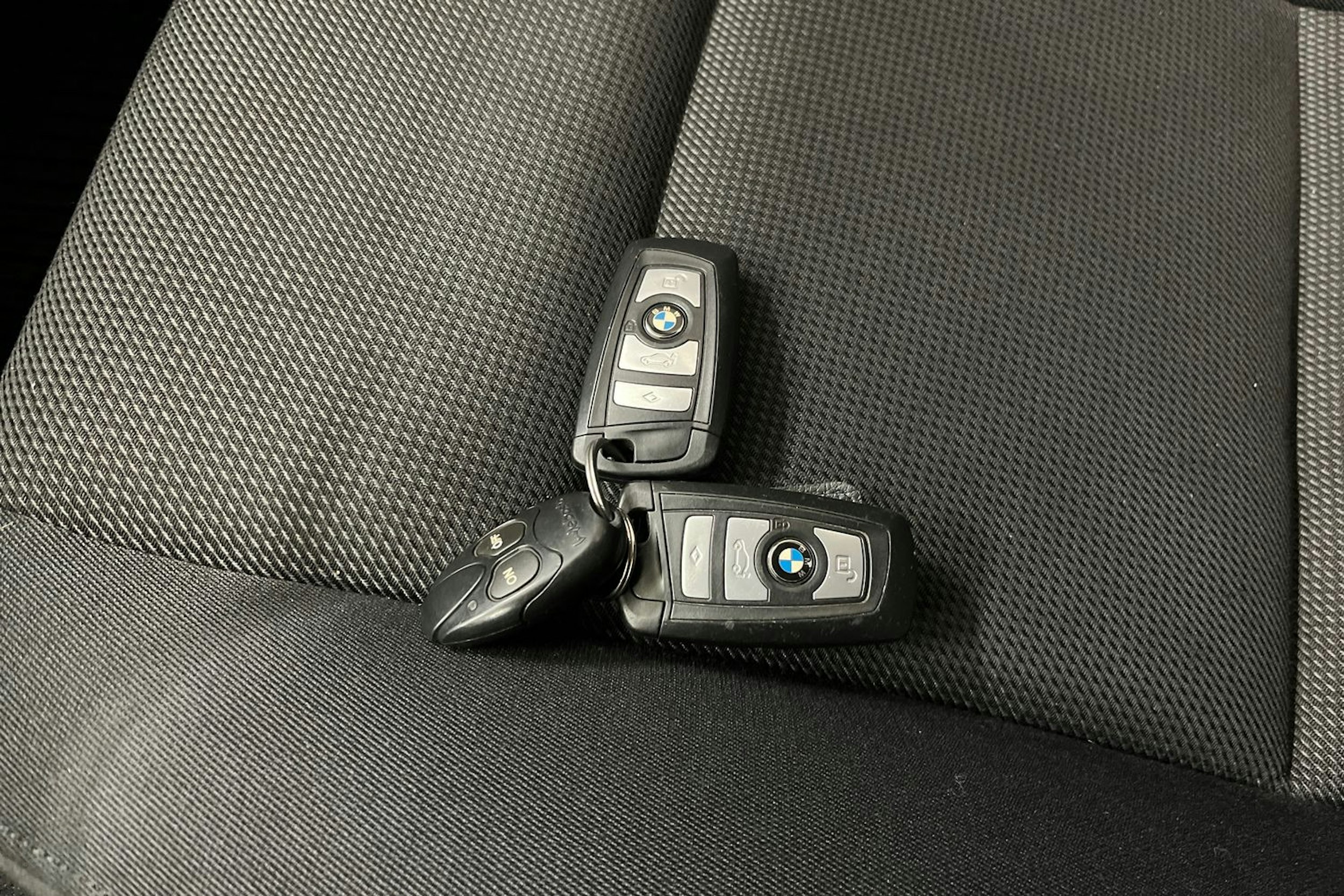 musta BMW 520 2014 kuva 23.