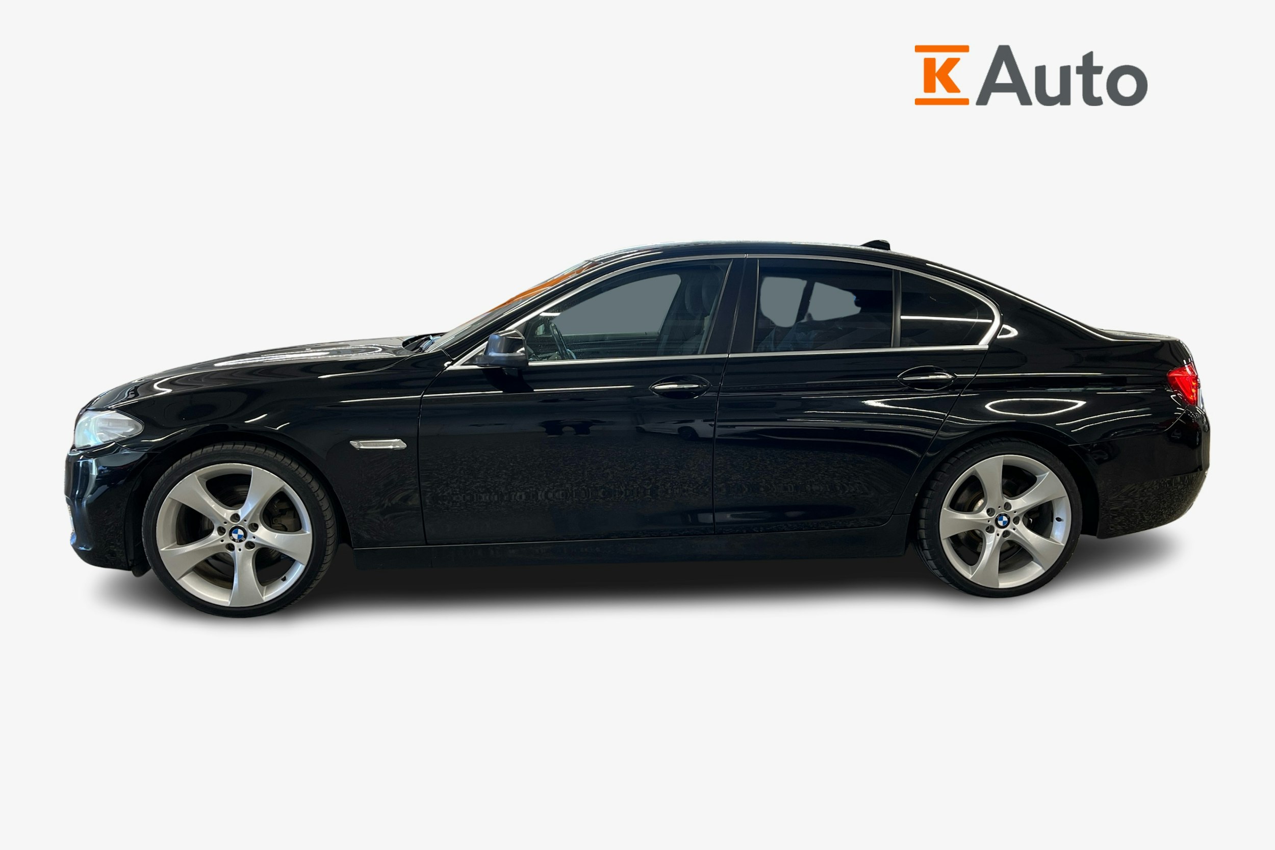 musta BMW 520 2014 kuva 5.