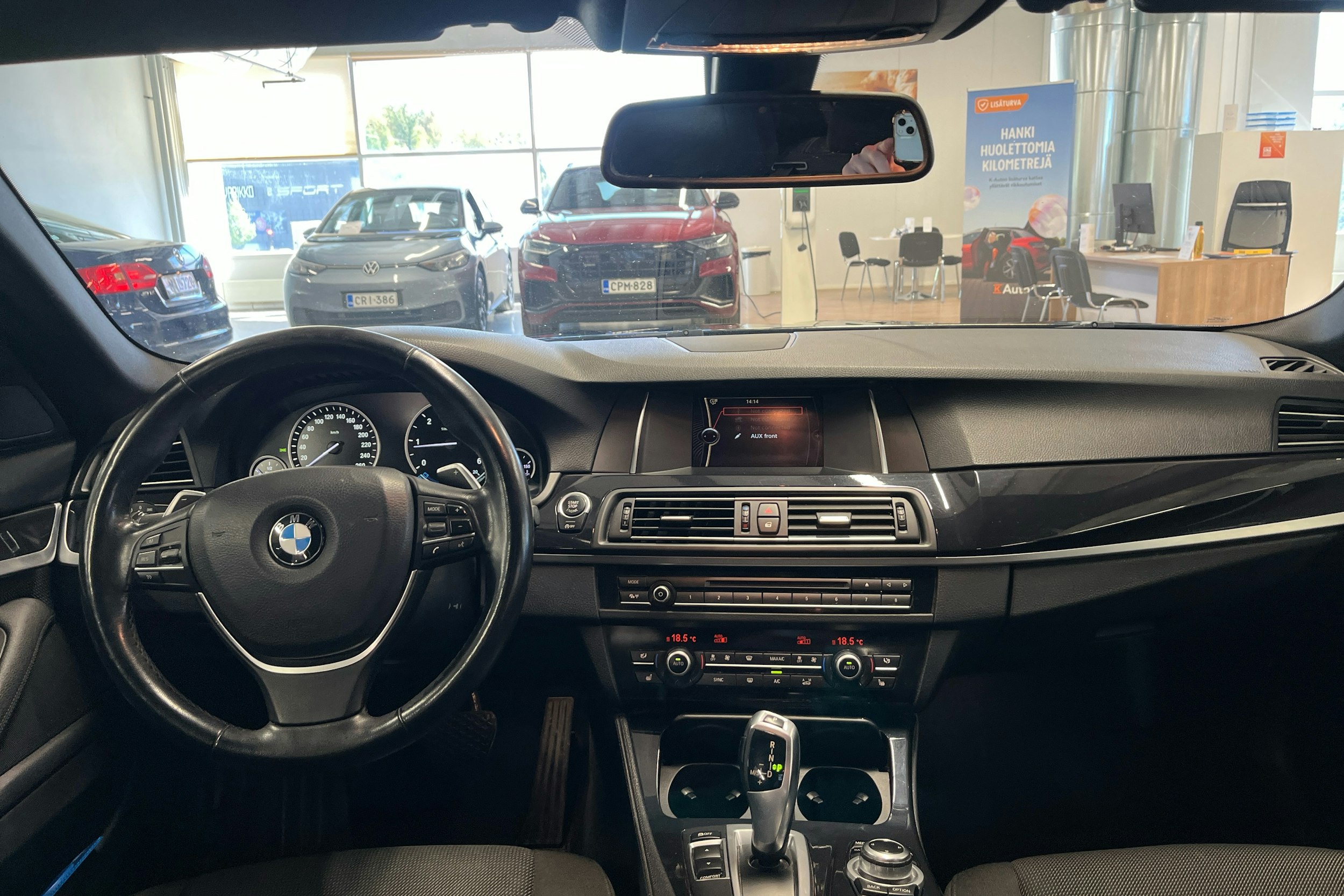 musta BMW 520 2014 kuva 7.