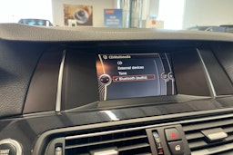 musta BMW 520 2014 kuva 12.