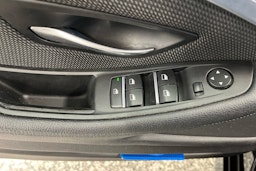musta BMW 520 2014 kuva 16.