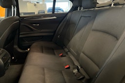 musta BMW 520 2014 kuva 17.