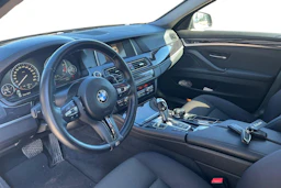 musta BMW 520 2015 kuva 3.