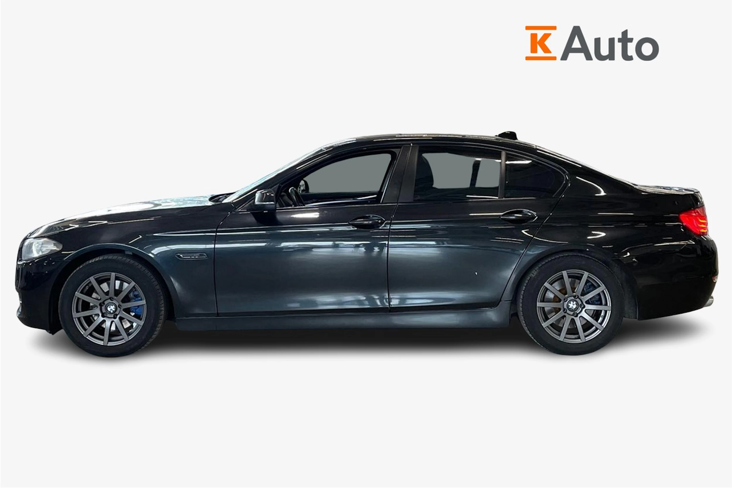 musta BMW 520 2015 kuva 5.