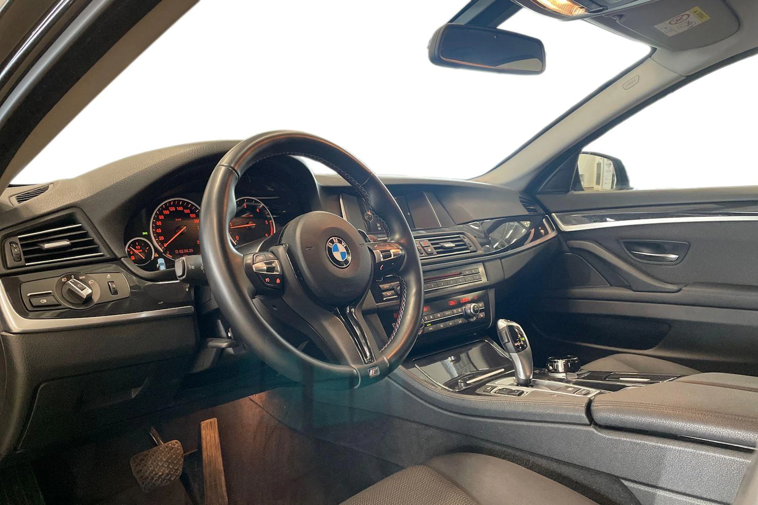 musta BMW 520 2015 kuva 6.