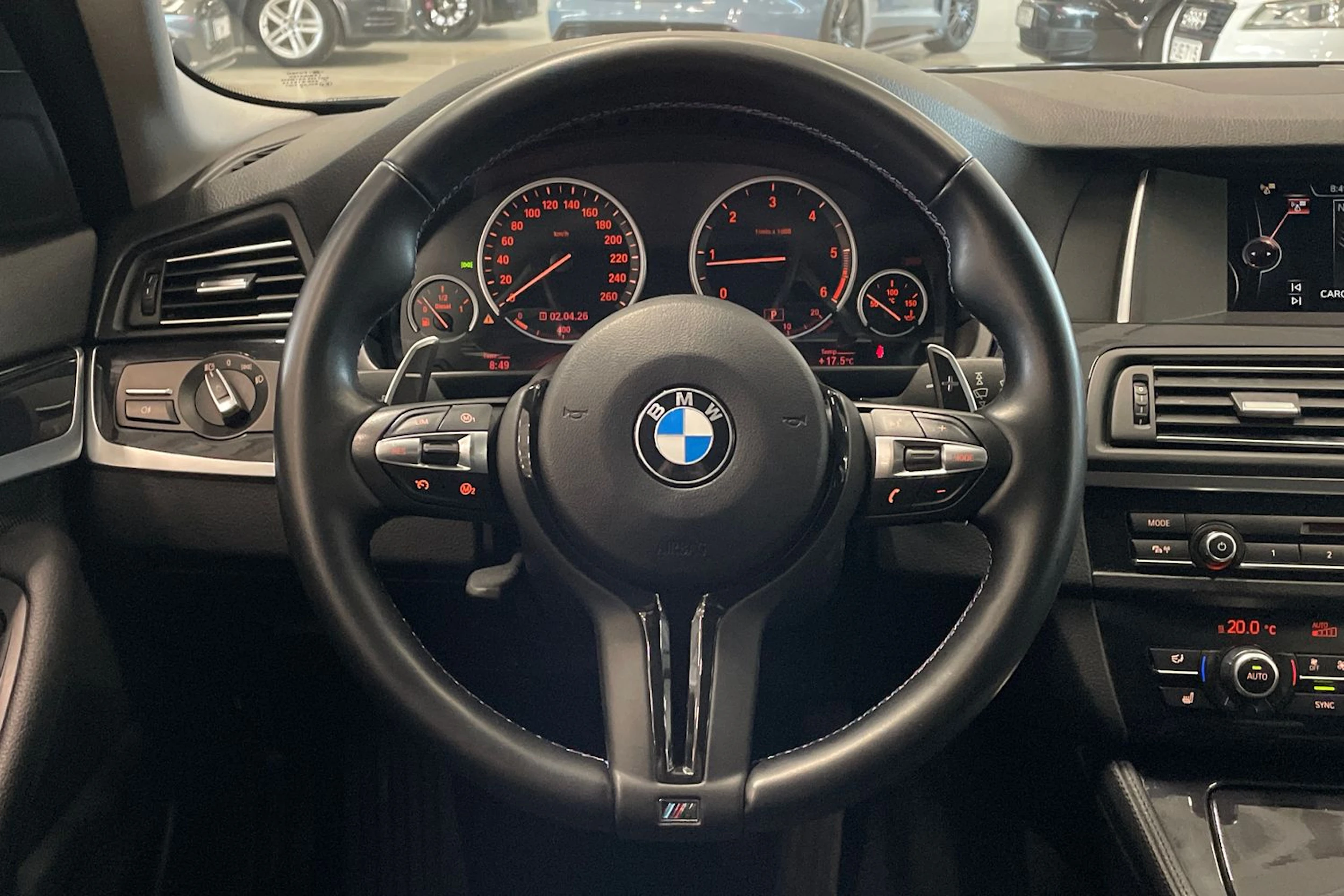 musta BMW 520 2015 kuva 12.