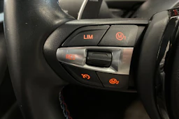 musta BMW 520 2015 kuva 14.