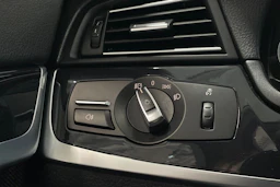 musta BMW 520 2015 kuva 15.