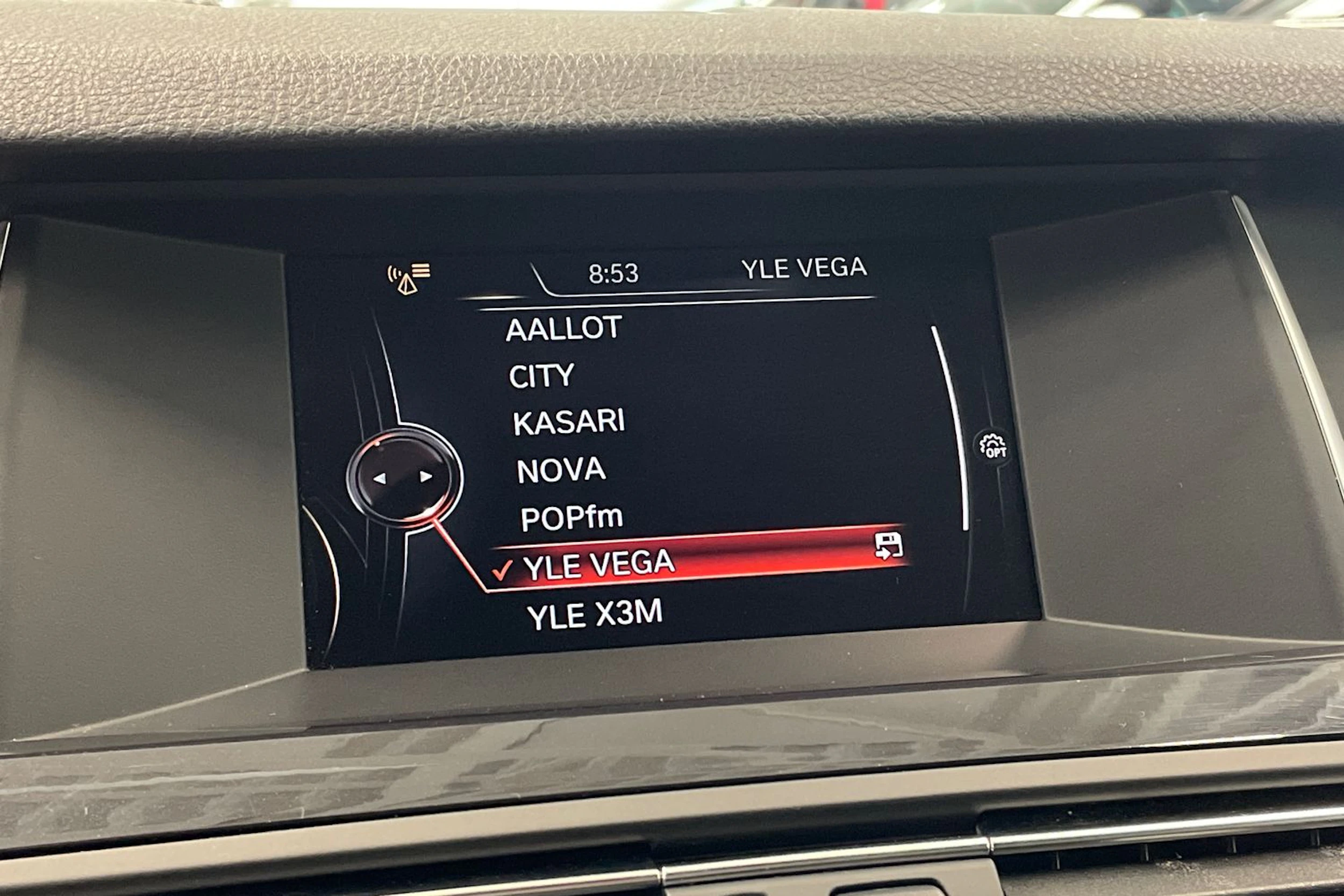 musta BMW 520 2015 kuva 17.
