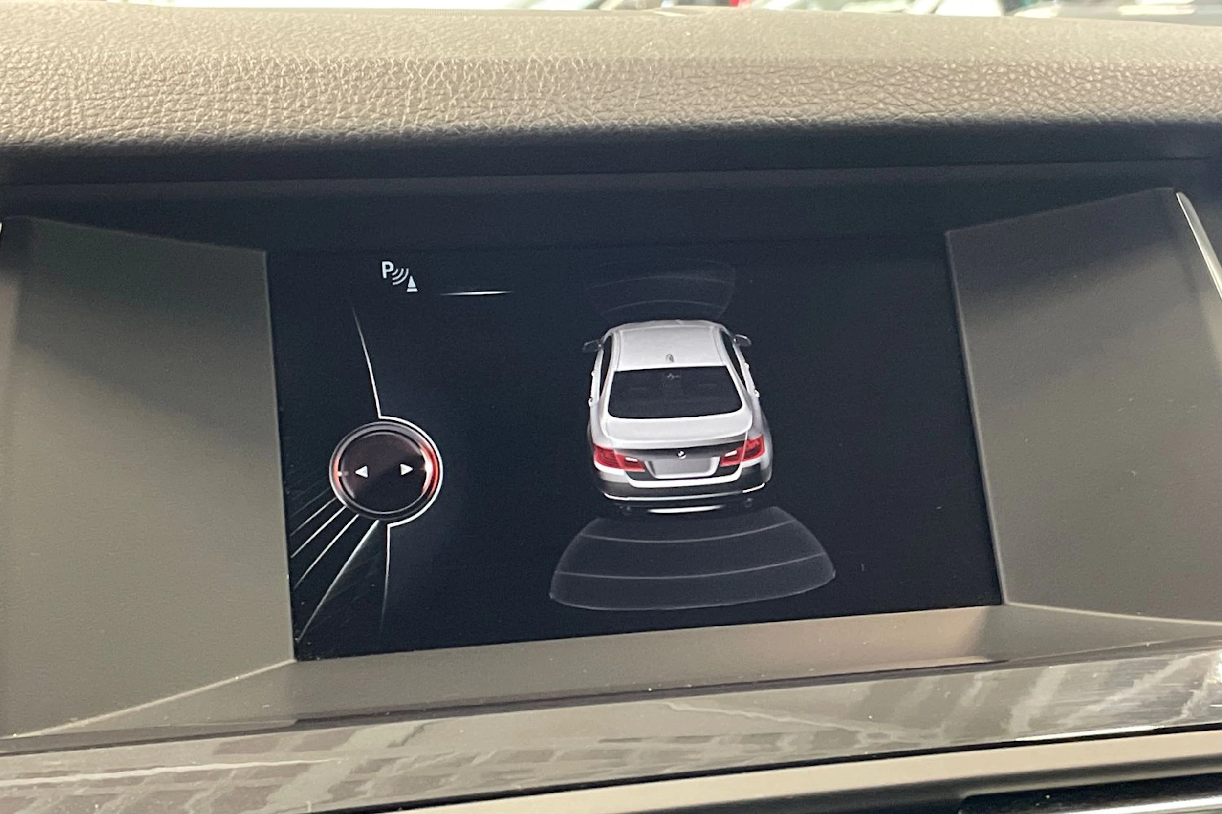 musta BMW 520 2015 kuva 18.