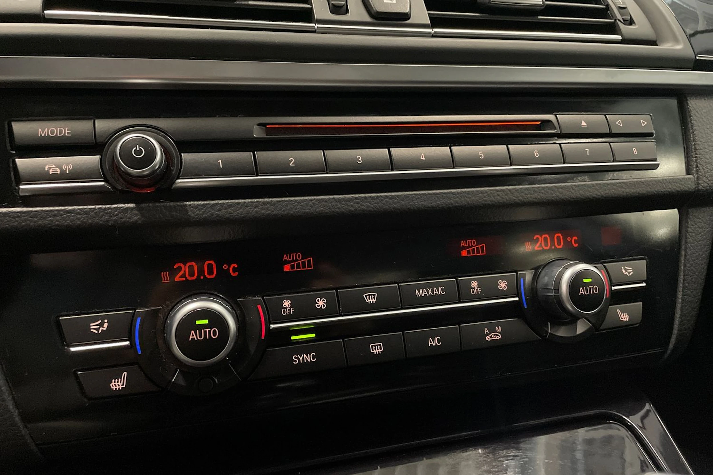 musta BMW 520 2015 kuva 21.
