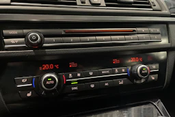 musta BMW 520 2015 kuva 21.