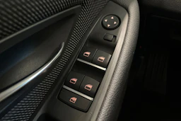 musta BMW 520 2015 kuva 24.