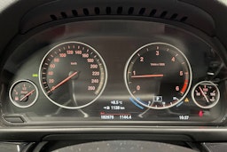 Harmaa BMW 520 2015 kuva 16.