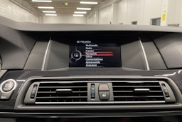 Harmaa BMW 520 2015 kuva 18.