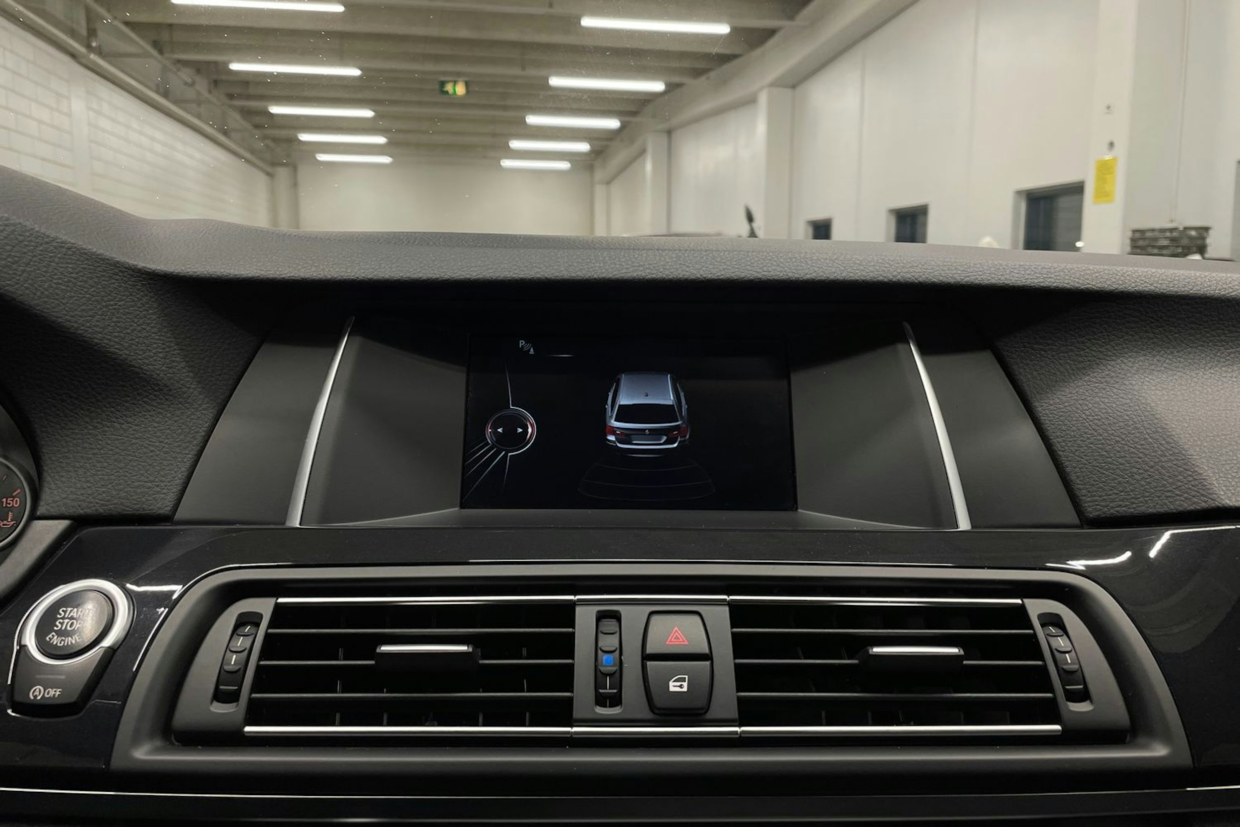 Harmaa BMW 520 2015 kuva 19.