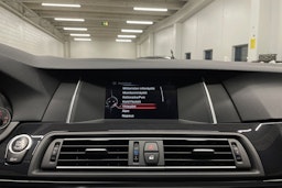 Harmaa BMW 520 2015 kuva 20.