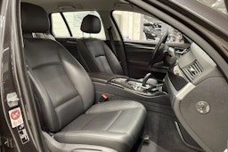 Harmaa BMW 520 2015 kuva 27.