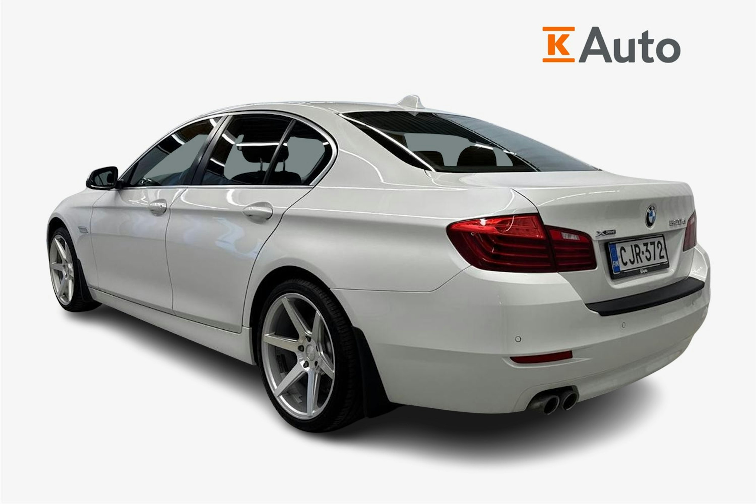 valkoinen BMW 520 2015 kuva 2.