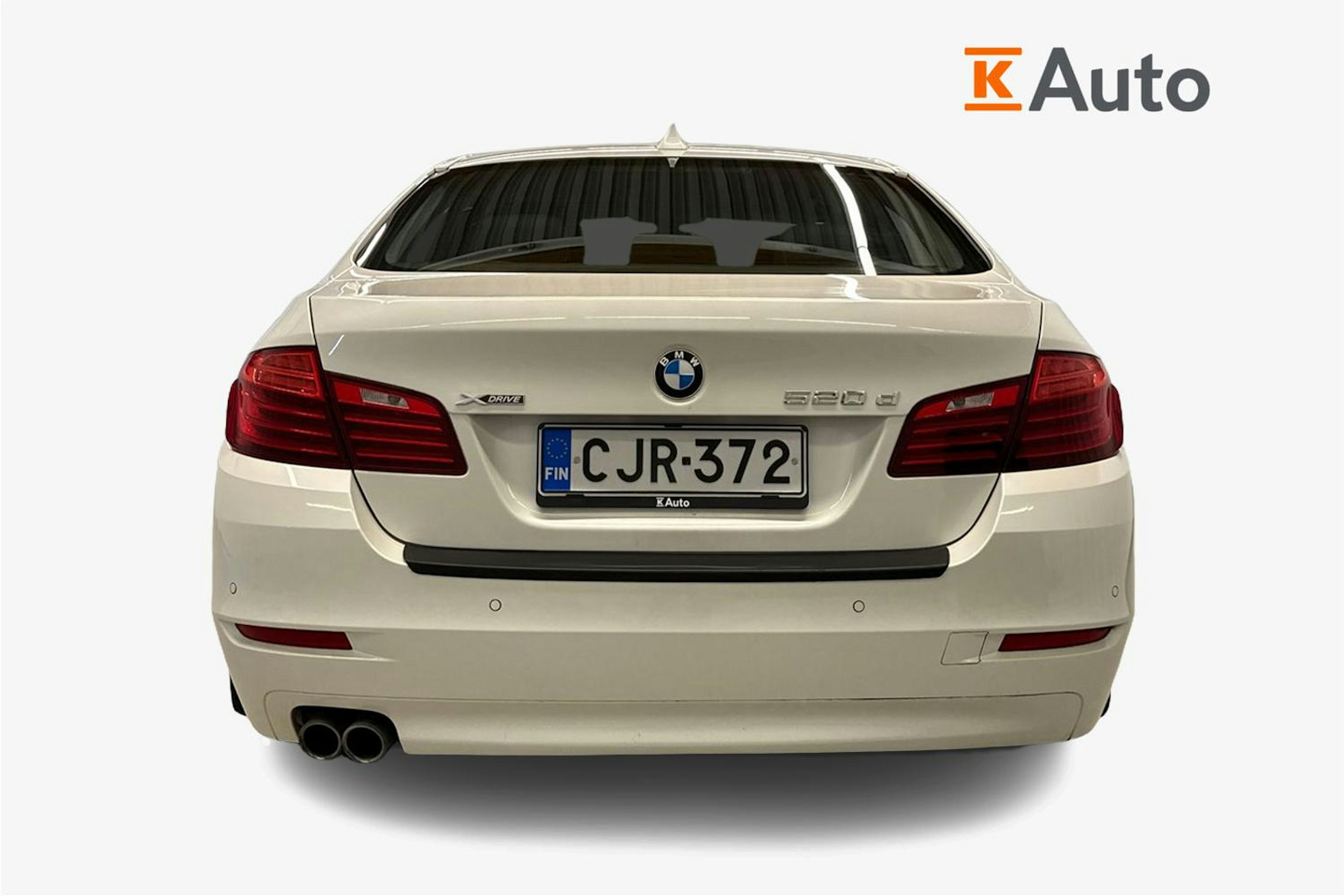 valkoinen BMW 520 2015 kuva 3.