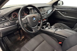 valkoinen BMW 520 2015 kuva 7.