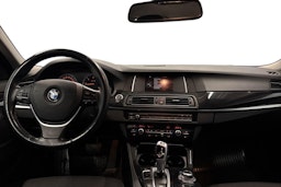 valkoinen BMW 520 2015 kuva 9.