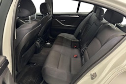valkoinen BMW 520 2015 kuva 10.