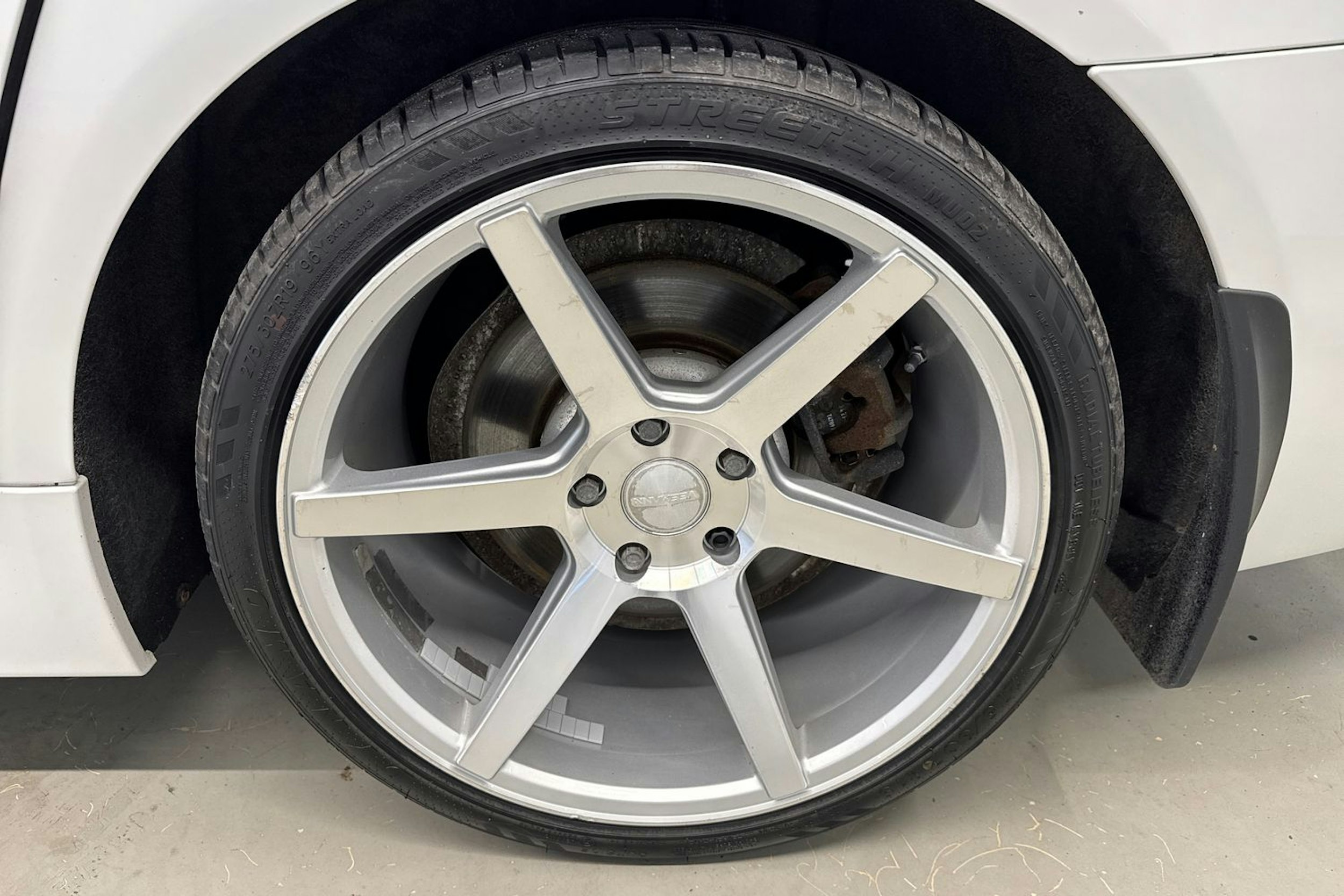 valkoinen BMW 520 2015 kuva 11.